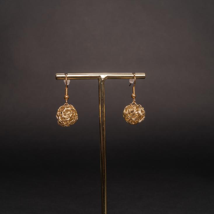 Boucles d'oreilles Noël Dorées à l'Or fin. Disponible en 2 diamètres différents.